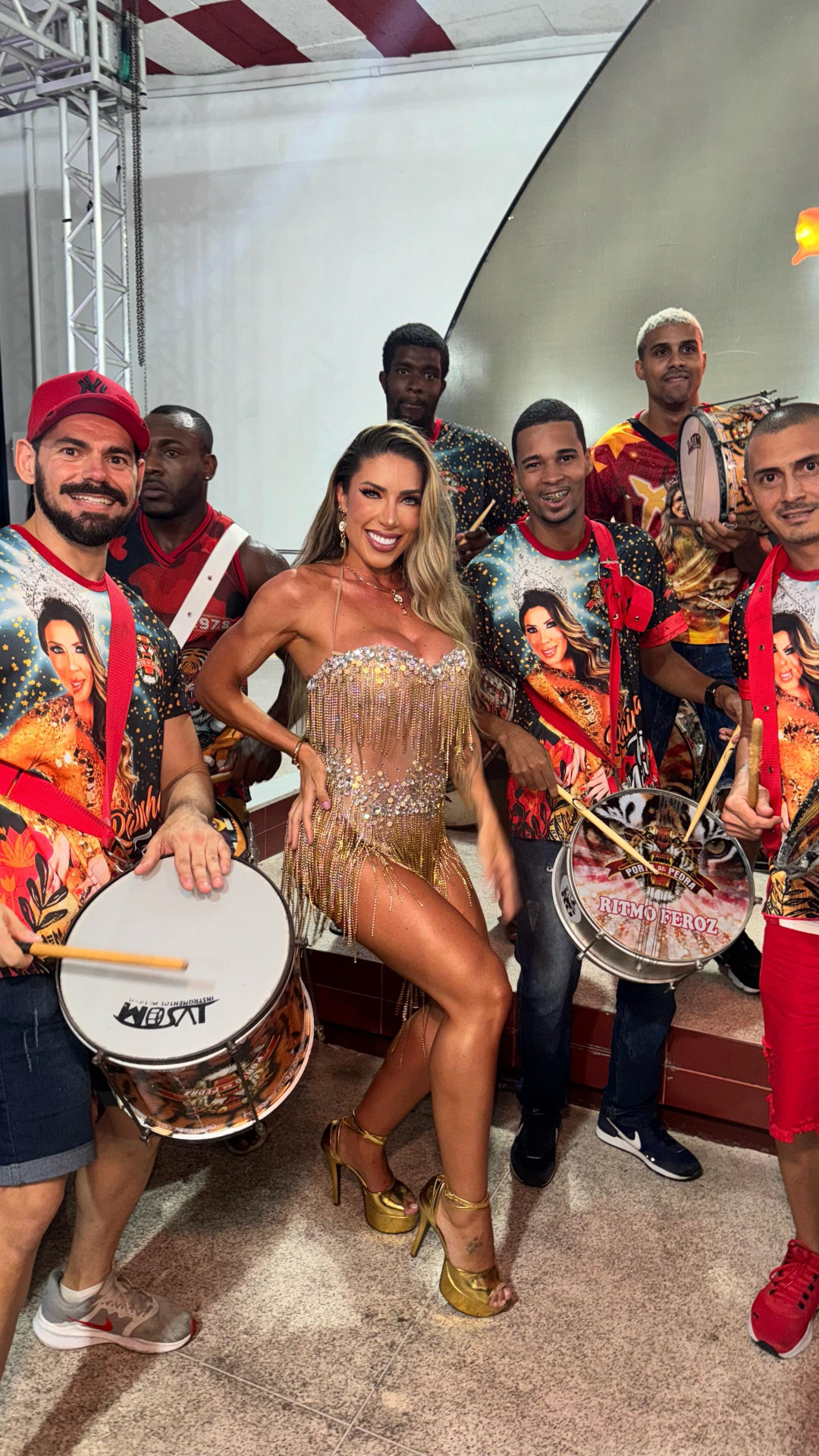 Tati Minerato é rainha de bateria da Unidos do Porto da Pedra - Divulgação