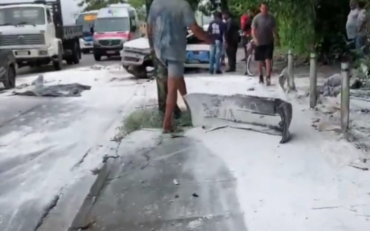 Carro onde jovem estava transportava carga de gesso