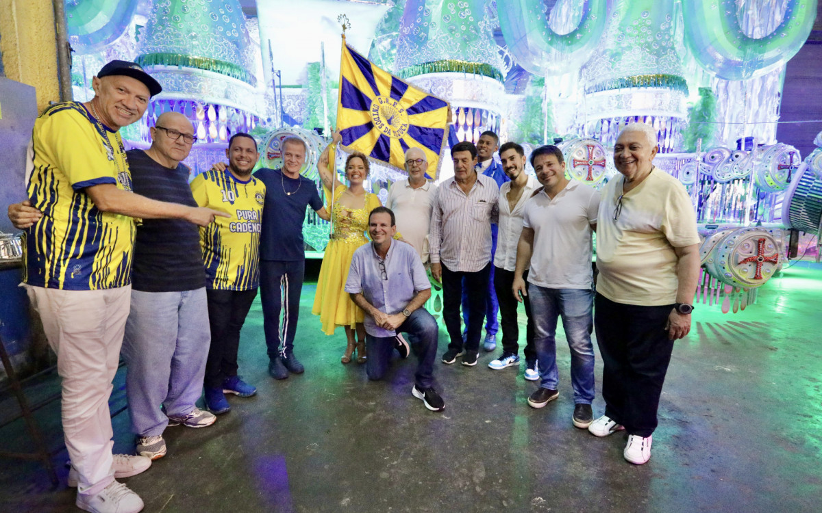 Prefeito Eduardo Paes visitou os barracões das 12 escolas de samba do Grupo Especial