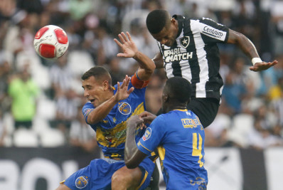Artilheiros decidem, e Botafogo vence o Sampaio Corrêa no Nilton Santos