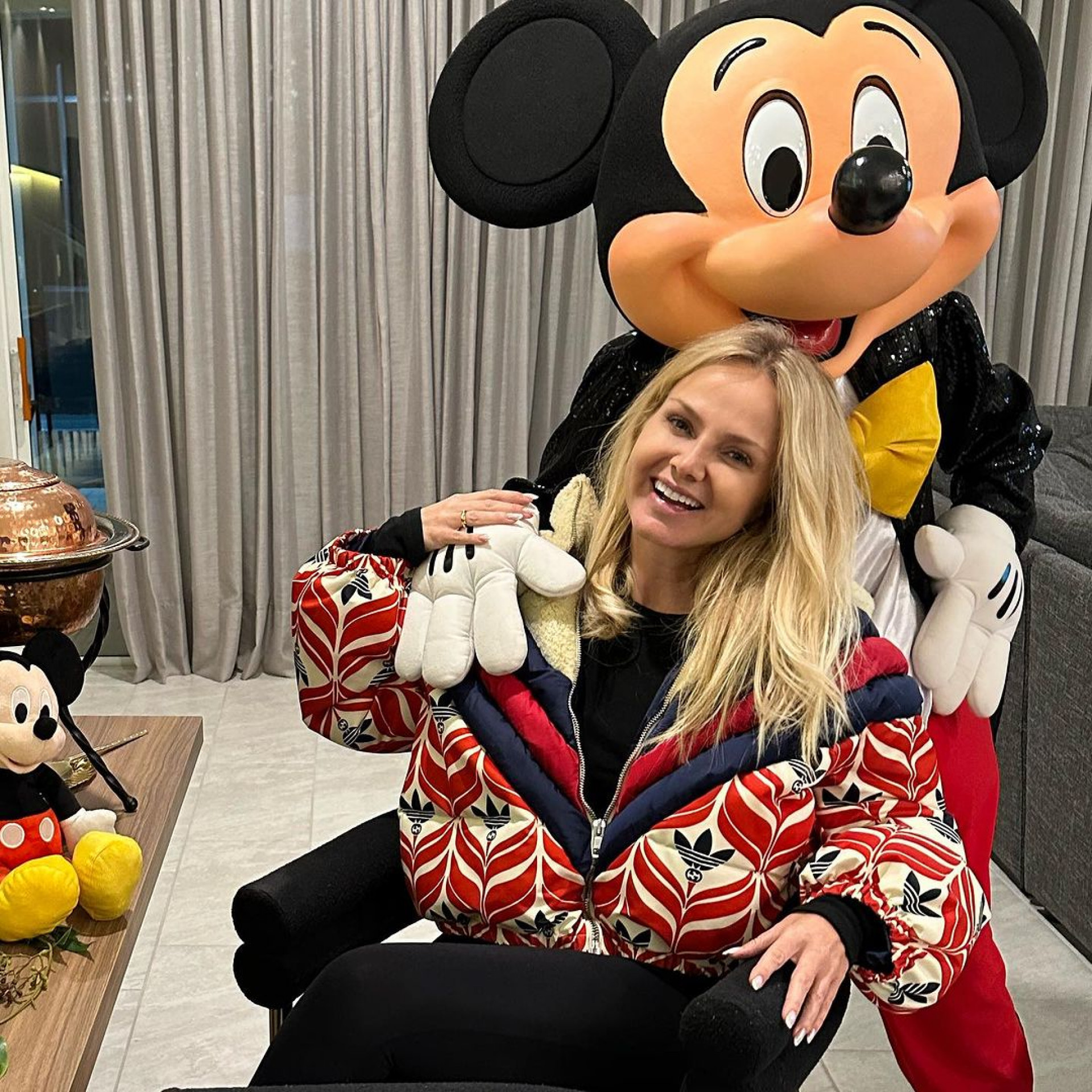 Eliana com o Mickey - Reprodução/Instagram