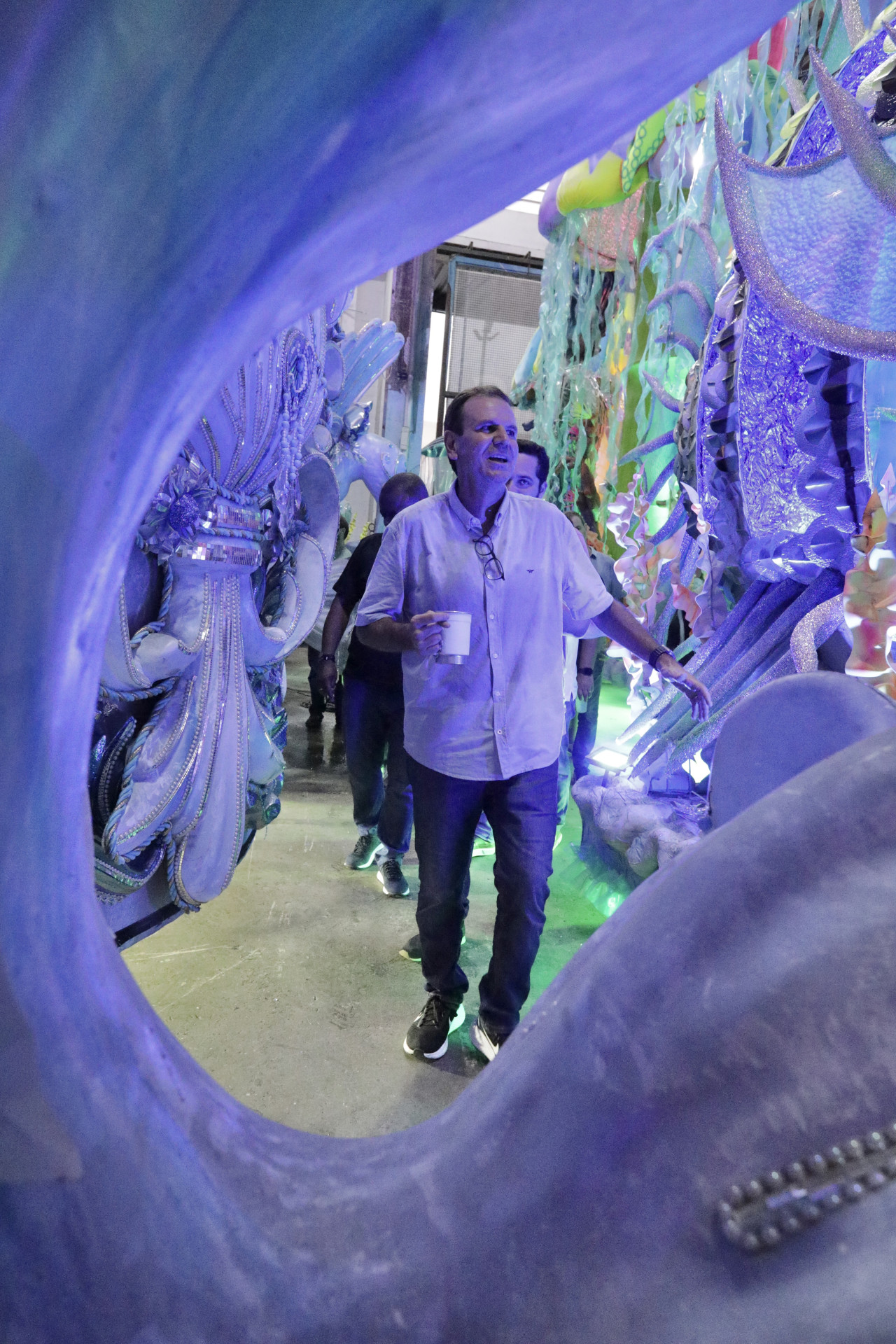 Prefeito Eduardo Paes visitou os barracões das 12 escolas de samba do Grupo Especial