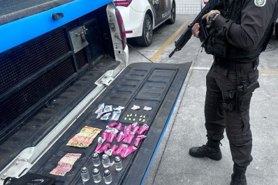 PMs prendem dois homens por tráfico de drogas em Macaé