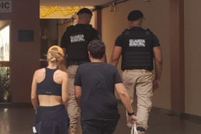 Guardas prendem homem e apreendem três adolescentes por furto de cordão de ouro de turista