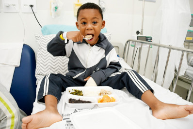 Refeições divertidas alegram as crianças do Hospital Geral de Nova Iguaçu