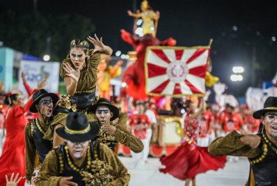 Unidos de Padre Miguel enfrenta problemas no som durante desfile
