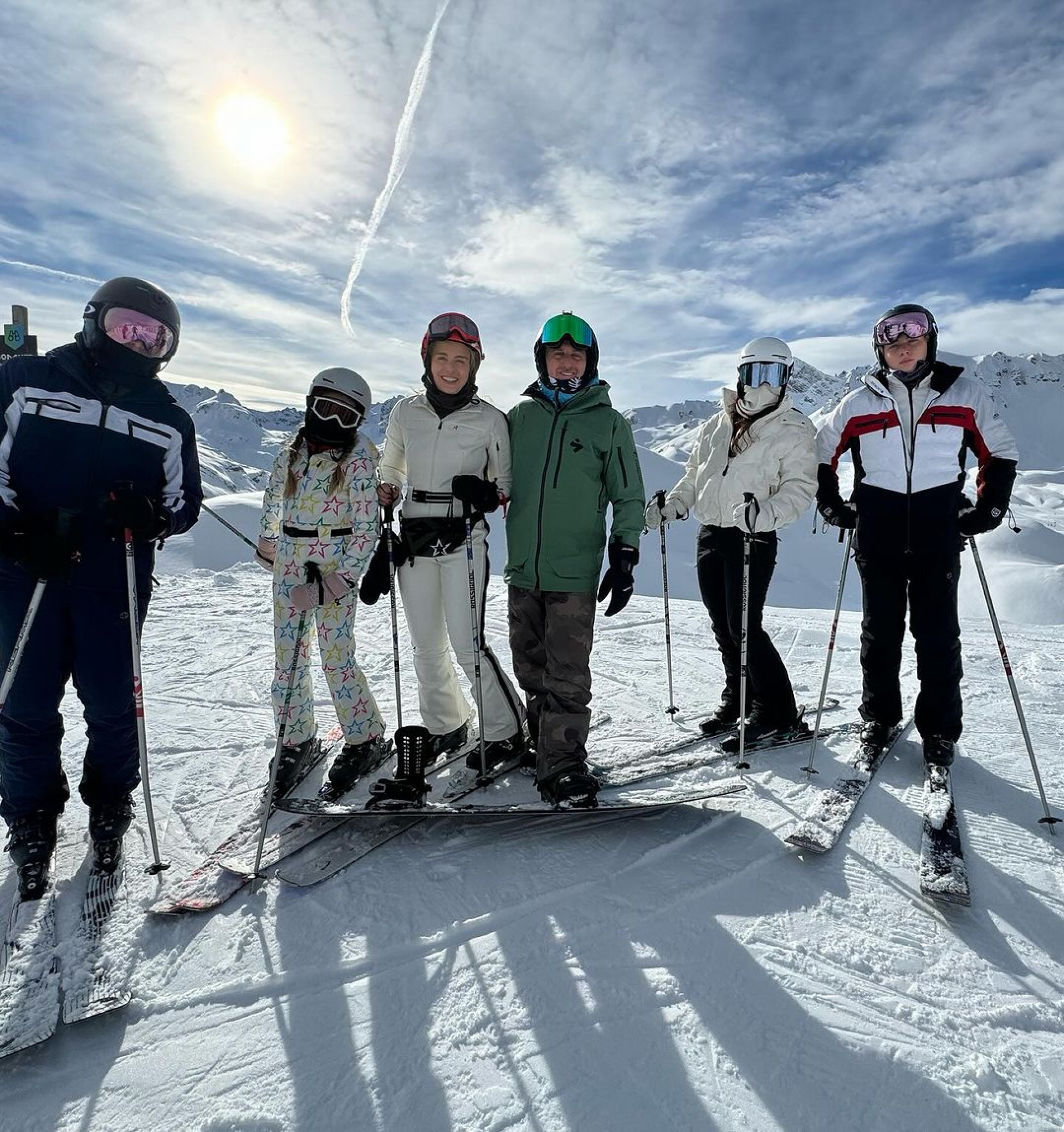 Angélica e Luciano Huck aproveitaram os dias off na televisão para viajar com os filhos - Reprodução / Instagram
