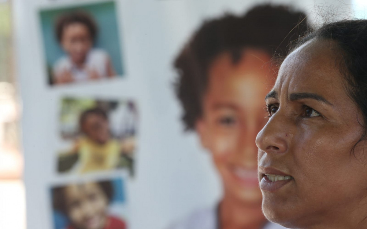 Na foto, familiares de Edson Davi fazem nova manifestação no Posto 4, na praia da Barra da Tijuca
