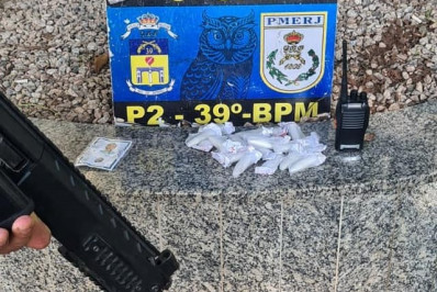 PM prende traficante com drogas e rádio transmissor no Roseiral em Belford Roxo