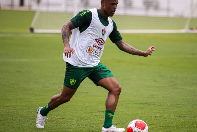 Douglas Costa explica escolha pelo Fluminense: 'Busco competitividade'