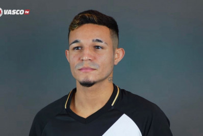 Adson vive expectativa por jogar em São Januário: 'Vi o caldeirão que a torcida faz lá'