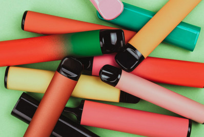 Reino Unido proibirá cigarros eletrônicos descartáveis