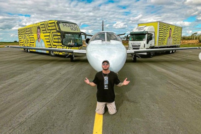 Jatinho de Murilo Huff cai em vala no aeroporto de Goiânia; cantor tranquiliza fãs