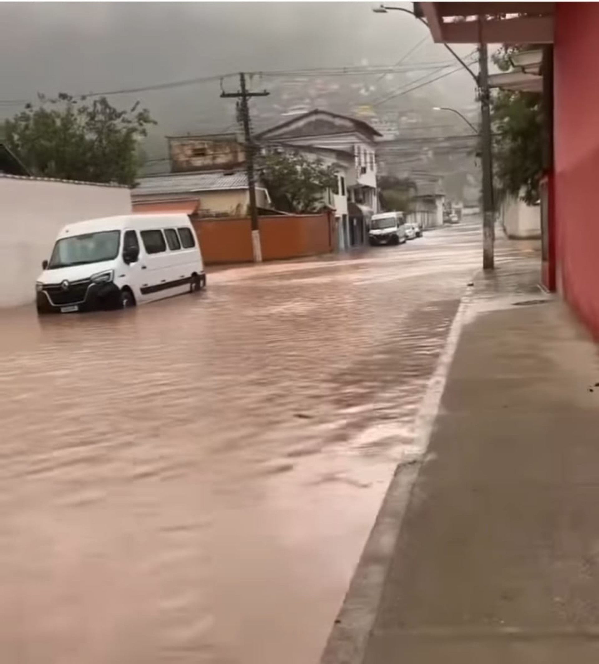 Bairro Balneário rua alagada com a chuva de ontem - Divulgação/reprodução rede social