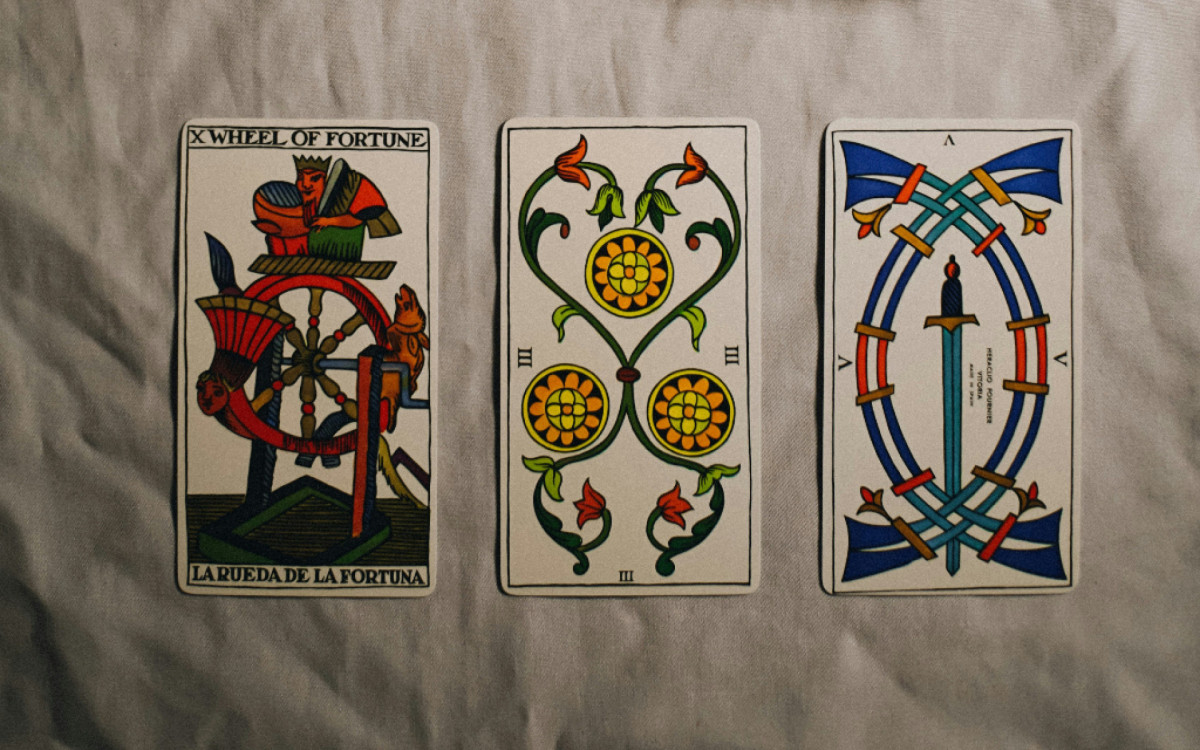 Roda da Fortuna: Transforma&ccedil;&otilde;es e Previs&otilde;es do Tarot para Fevereiro 2024