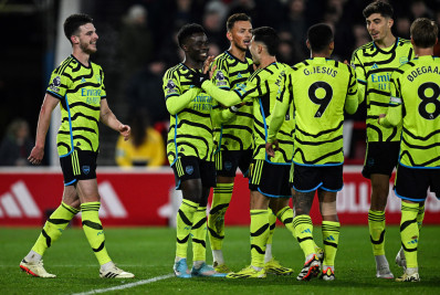 Arsenal é letal no segundo tempo, bate o Nottingham Forest e encosta na ponta da Premier Leaague