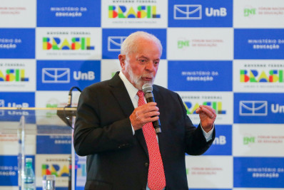 Lula volta a criticar Bolsonaro, fragilizado por investigações da PF na Abin