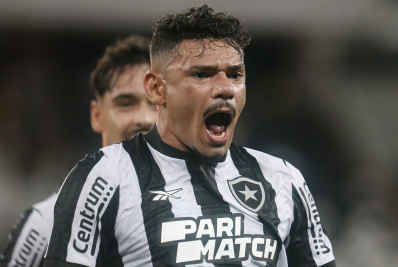 Botafogo e Tiquinho Soares encaminham renovação até o fim de 2026