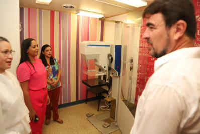 Mamógrafo instalado no centro da cidade deve realizar 500 atendimentos até sábado