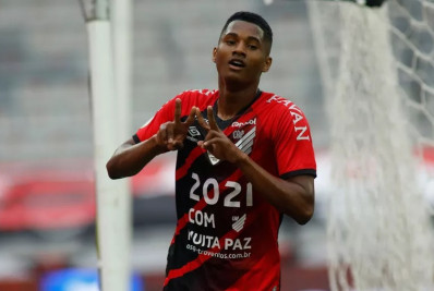 Ex-lateral do Athletico-PR é oferecido ao Botafogo