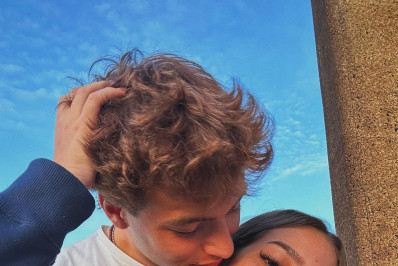 Mel Maia compartilha cliques românticos ao lado do namorado em Portugal 