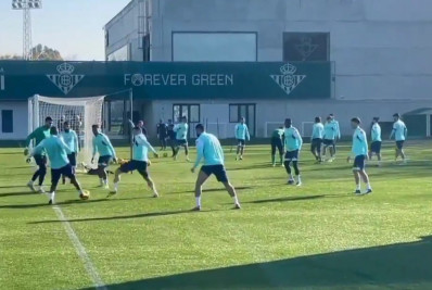 Com Botafogo à espera, Luiz Henrique participa de treino no Betis