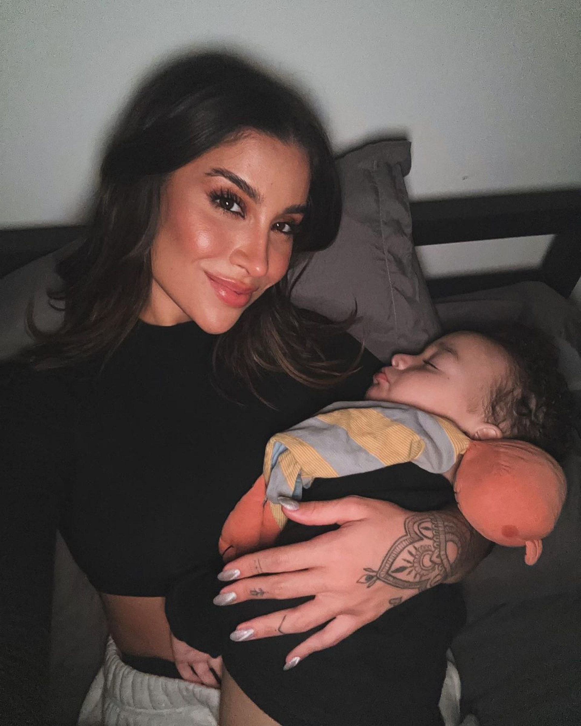 Bianca Andrade posta fotos ao lado do filho, Cris, em Londres - Reprodução