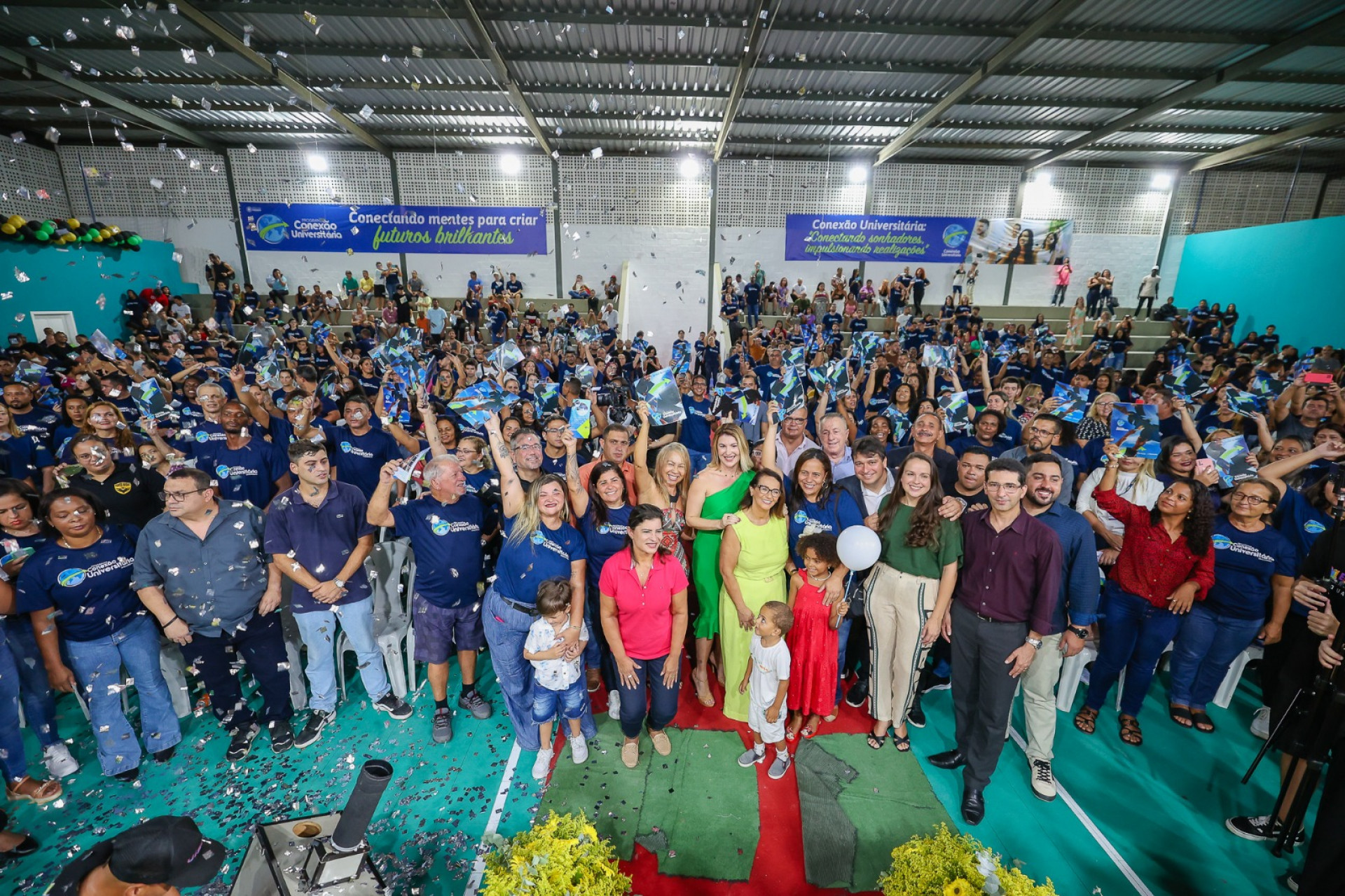 Prefeitura de Saquarema entrega certificados de bolsa de estudos do Programa Conexão Universitária - Divulgação/Prefeitura de Saquarema