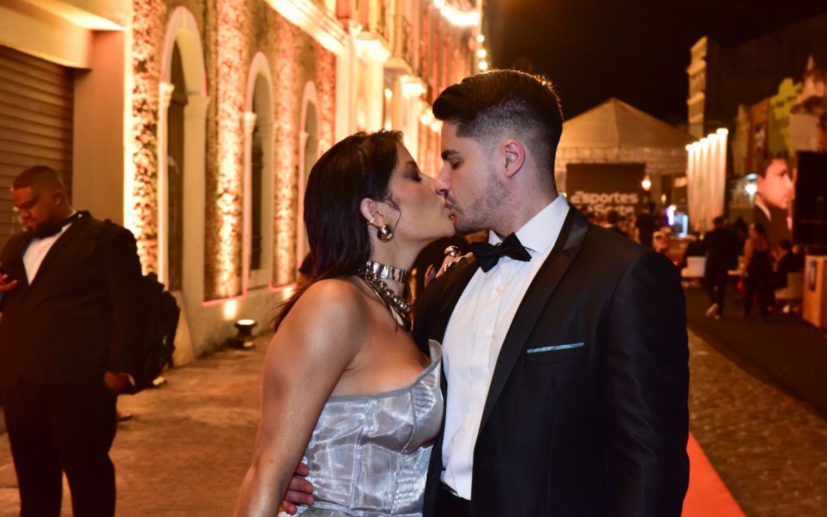 Ex-participantes de \'A Fazenda\' Jaquelline e Lucas Souza