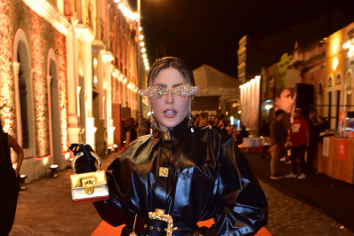 Manu Bahtidão oferece recompensa após furto de colar de 100 mil reais