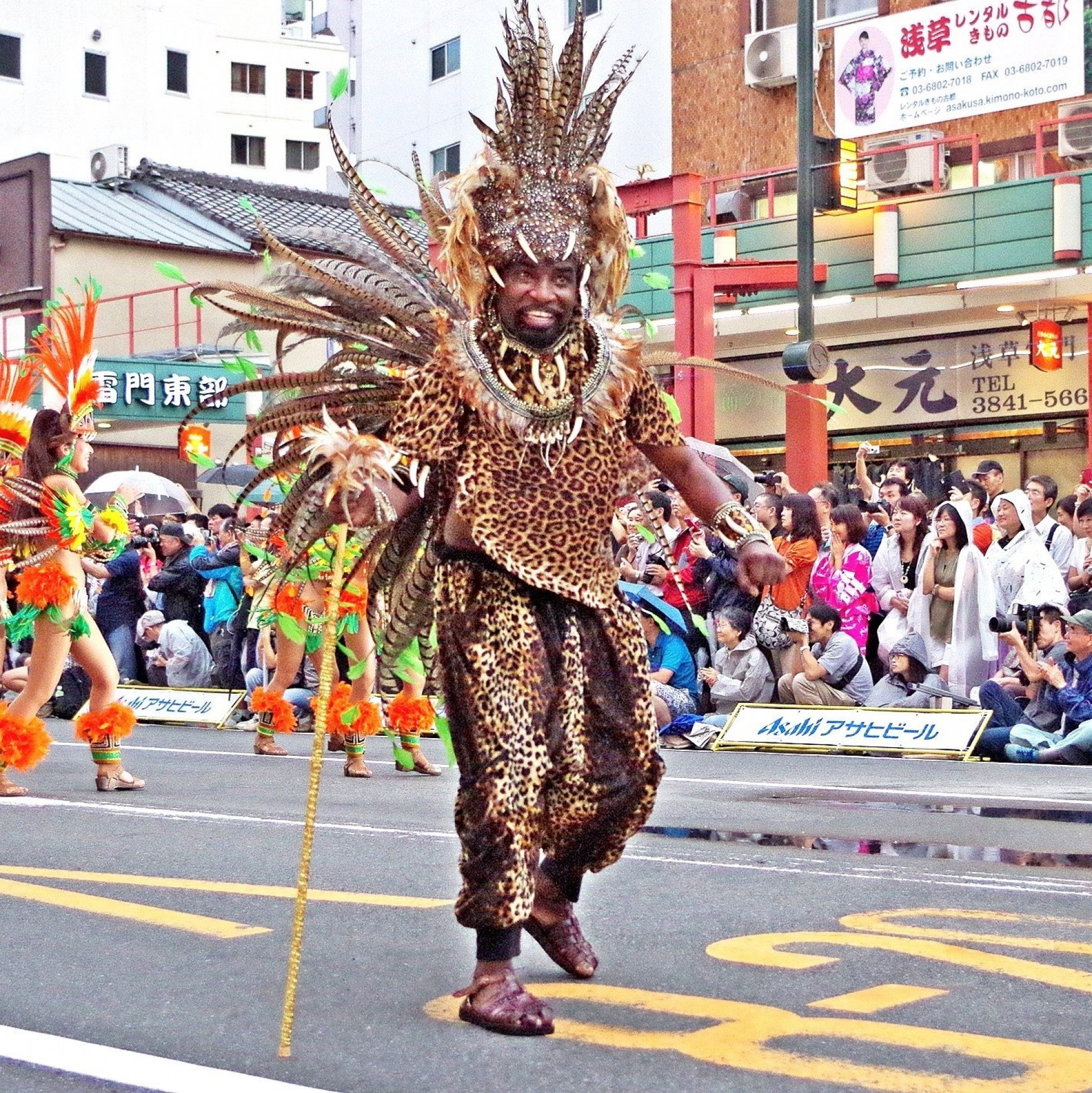Além de brilhar na Sapucaí, Eduardo Belo participou de diversos desfiles no exterior - Reprodução / Facebook