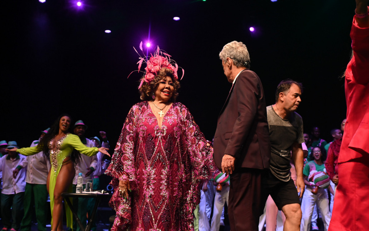 Alcione é homenageada no \'Show de Verão da Mangueira\'