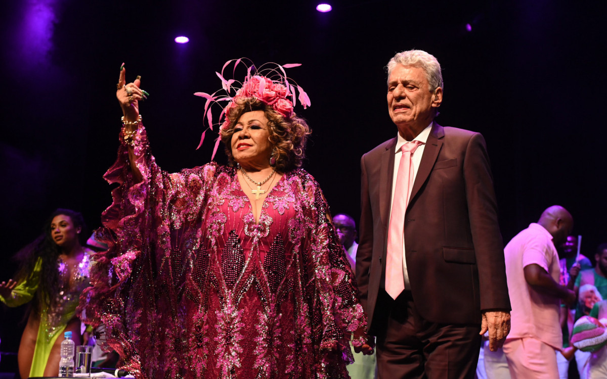 Alcione é homenageada no \'Show de Verão da Mangueira\'