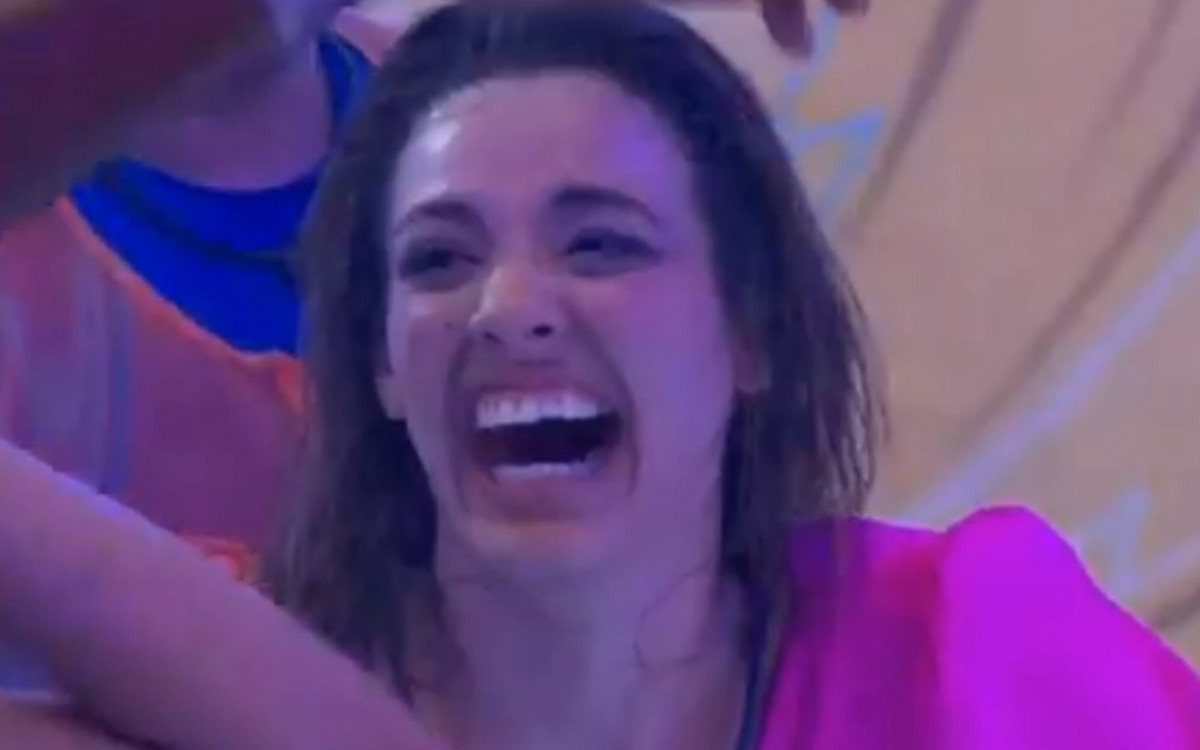 Beatriz comete gafe com Xanndy Harmonia em festa - Reprodução de vídeo / TV Globo