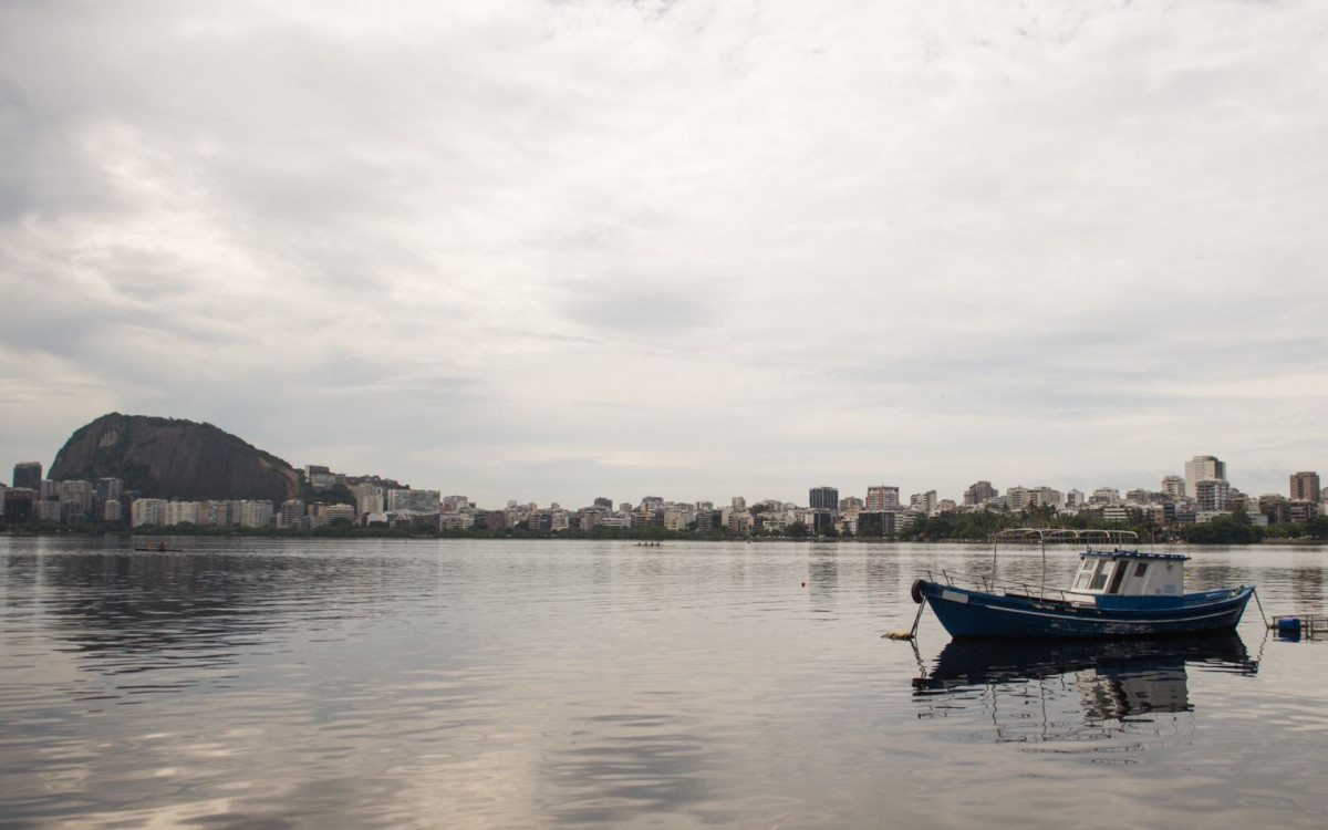 O tempo permanece nublado na manhã desta quinta-feira (1º) - Armando Paiva/Agência O DIA