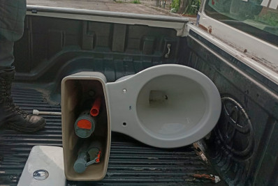 Idoso é preso por furtar vaso sanitário de estação BRT