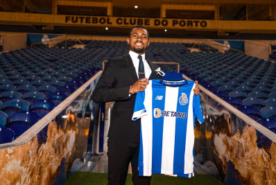 Zagueiro é anunciado pelo Porto, e Flamengo irá receber quase R$ 20 milhões