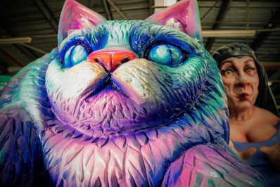 Carnavalesco Leandro Vieira revela detalhes do enredo da Imperatriz; veja fotos do barracão!