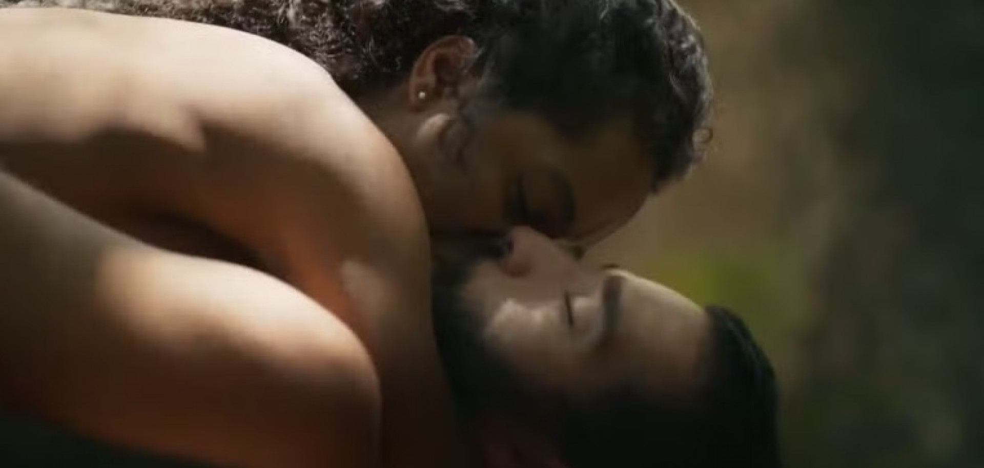 Maria Santa e José Inocêncio fazem sexo após casamento em 'Renascer' - Reprodução