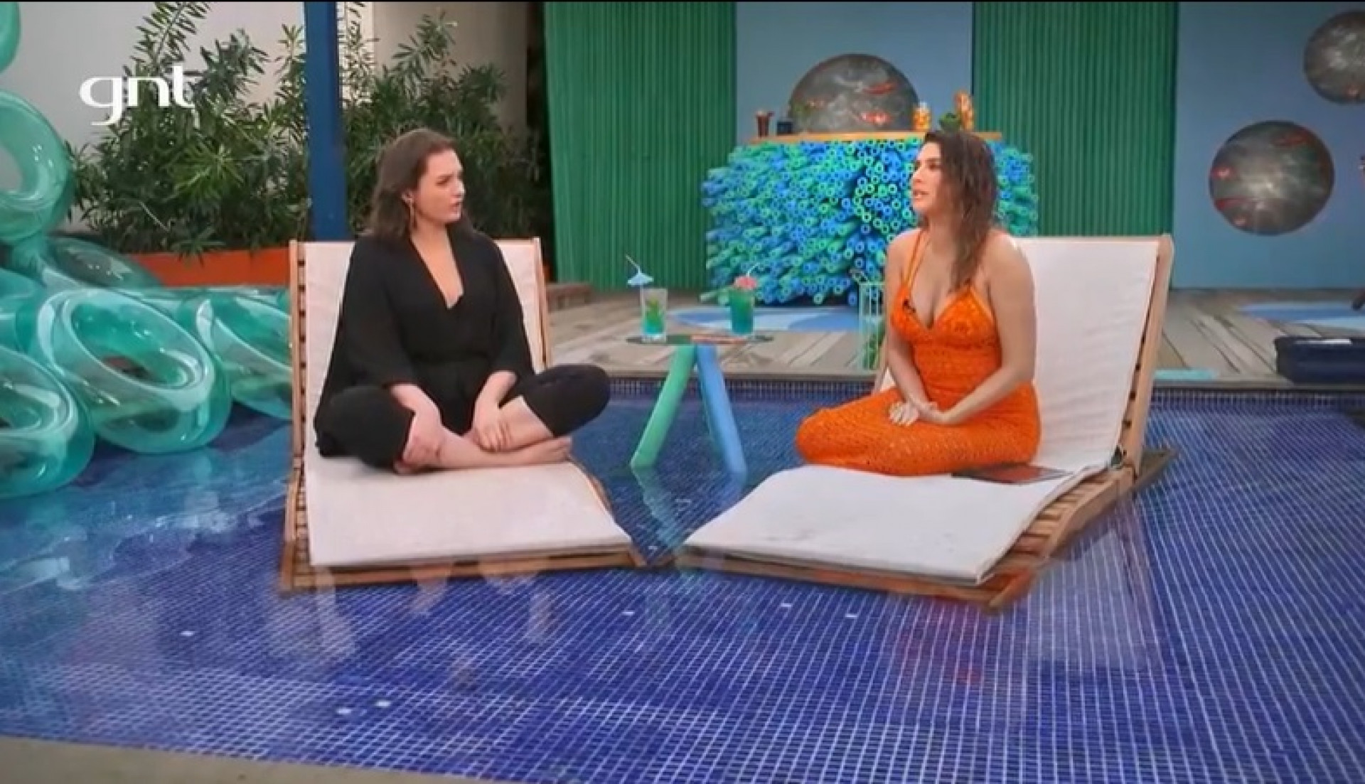 Monica Iozzi participa do 'Na Piscina com Fê Paes Leme' - Reprodução de vídeo / GNT