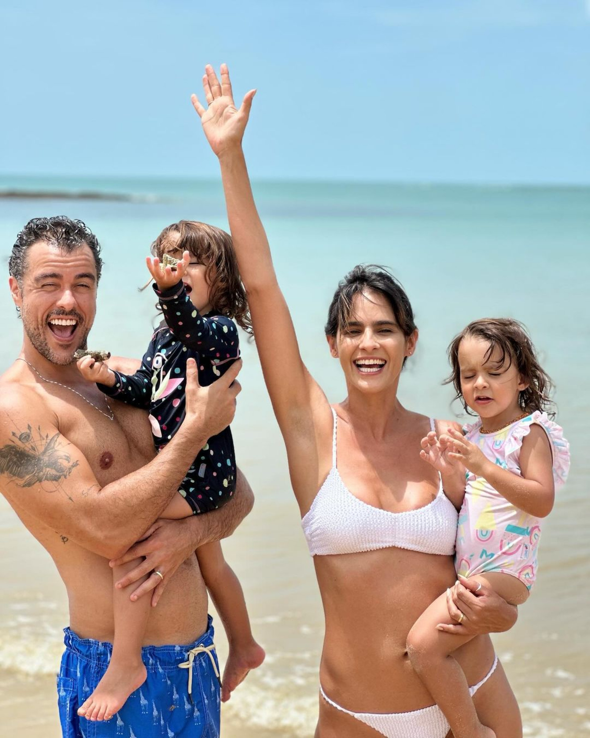 Joaquim Lopes, Marcella Fogaça e as filhas gêmeas Pietra e Sophia - Reprodução / Instagram 
