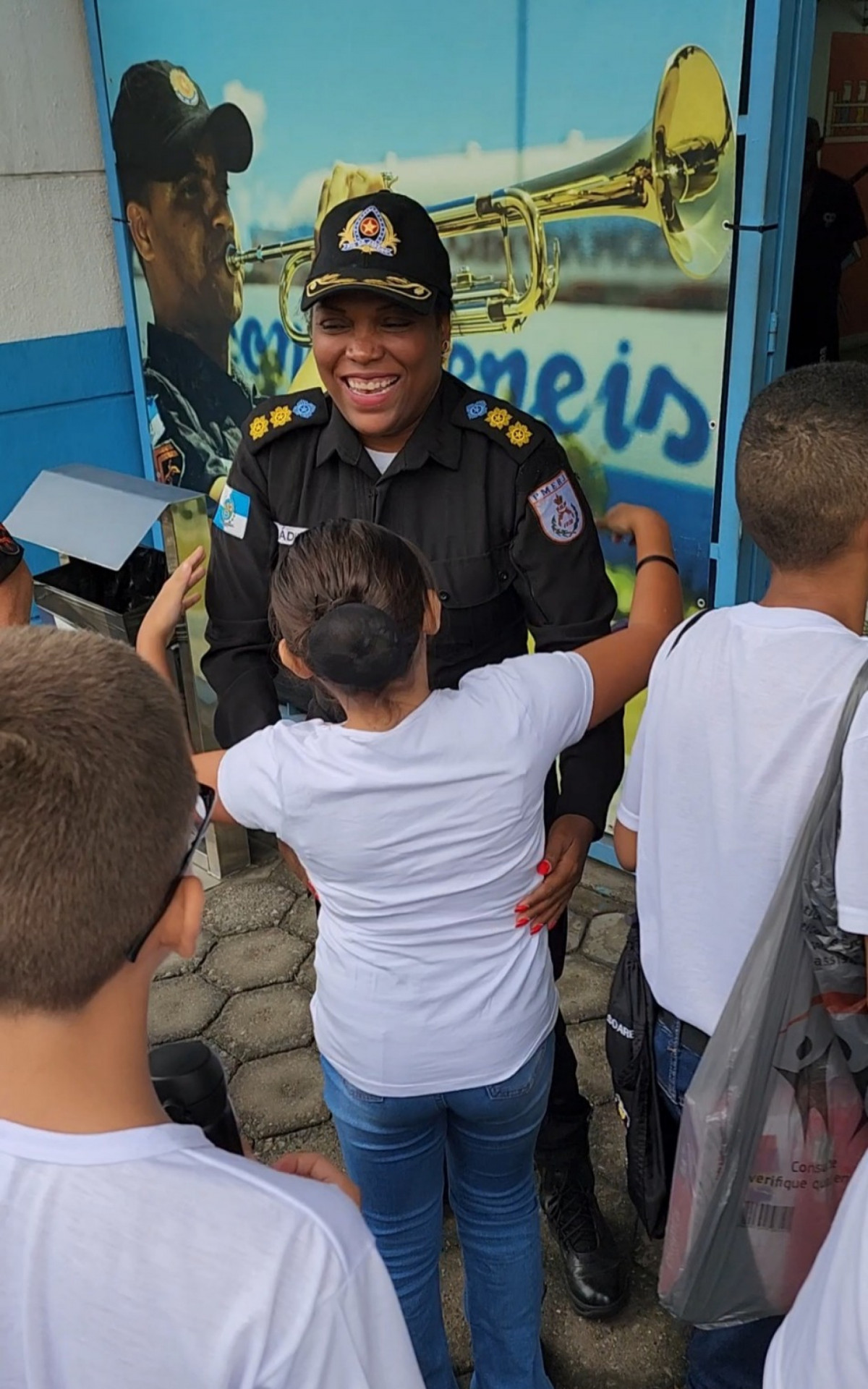 Alunos do III Col&eacute;gio da PM em Caxias voltam &agrave;s aulas - Divulga&ccedil;&atilde;o