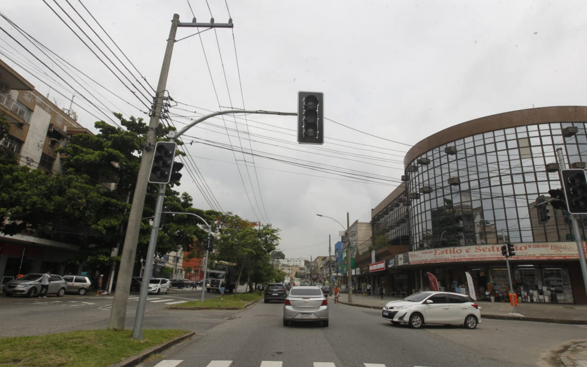 Semáforos da Ilha do Governador apagados por conta da falta de luz nesta sexta-feira (2)