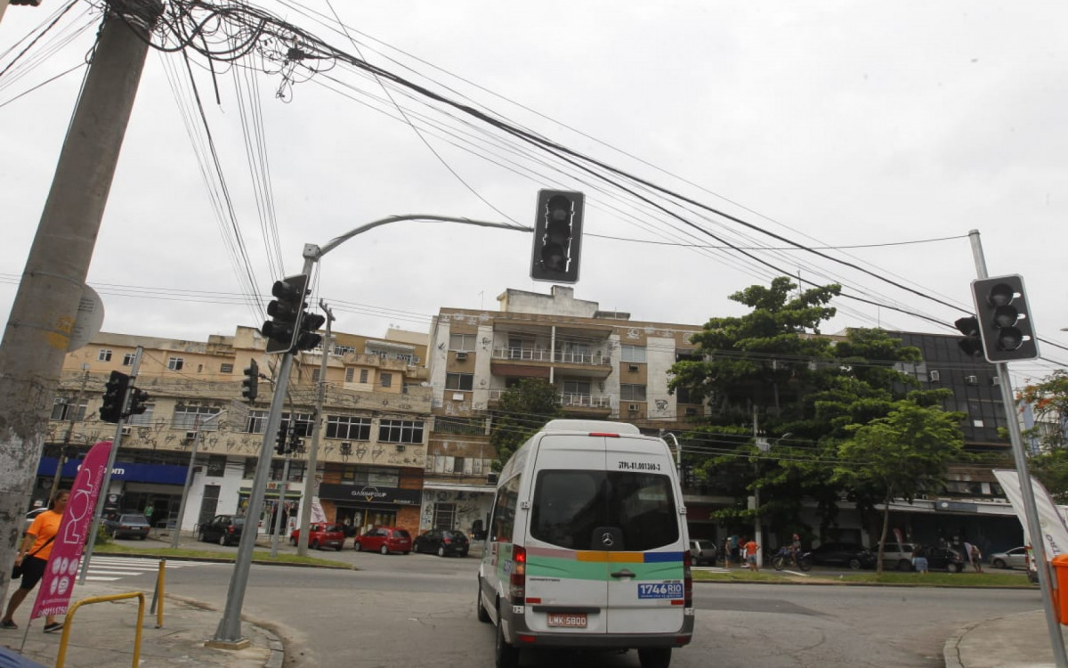 Semáforos da Ilha do Governador apagados por conta da falta de luz nesta sexta-feira (2)
