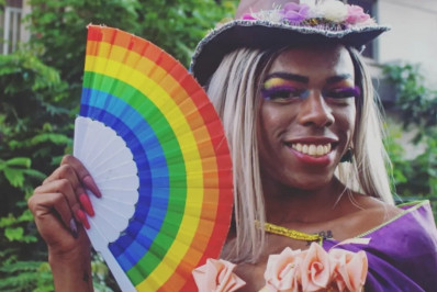 Mulher trans morta a facadas é sepultada em São Gonçalo