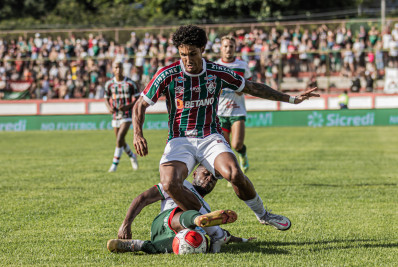 Goiás anuncia contratação do lateral-esquerdo Cristiano, do Fluminense