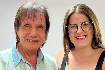 Roberto Carlos posta rara foto com a neta nas redes sociais