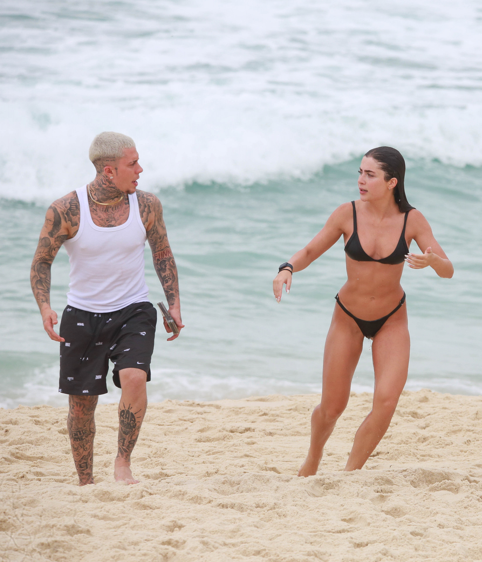 Jade Picon e MC Daniel curtem dia de praia no Rio - Dilson Silva/ Agnews