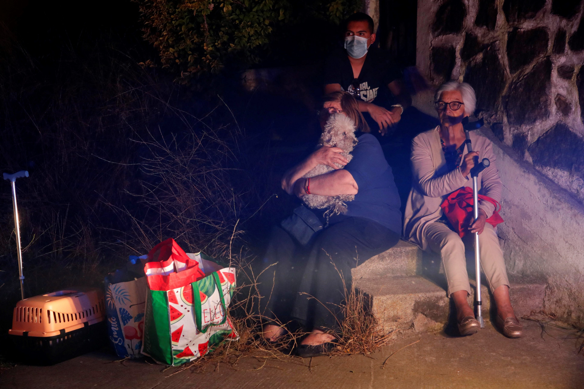 Chilenos precisaram evacuar as pressas das residências devido aos incêndios - Javier Torres / AFP