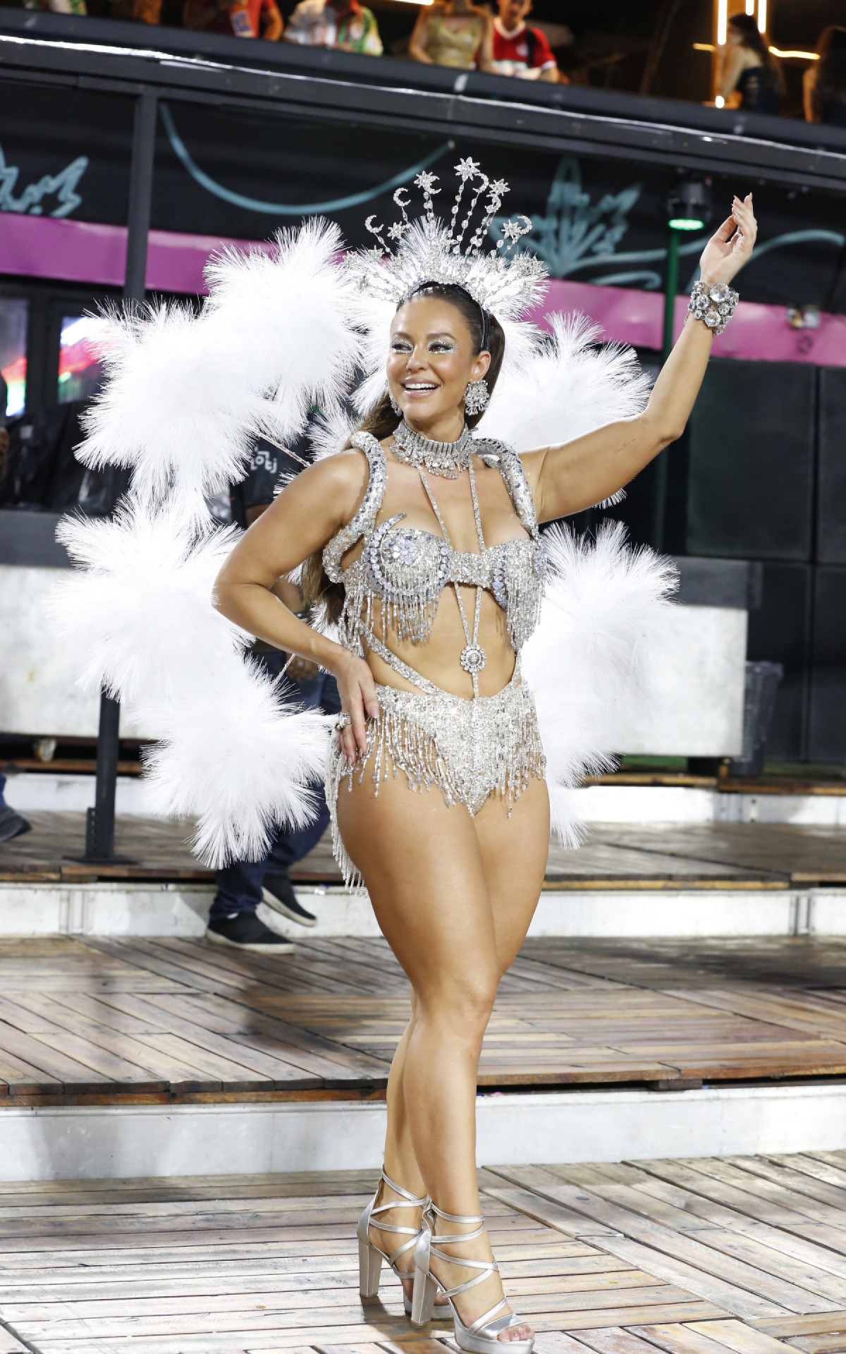 Paolla Oliveira, rainha de bateria da Grande Rio, participa de ensaio técnico na Sapucaí, na noite deste sábado